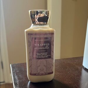 Bath & Body Works Wrapped in Vanilla Daily Nourishing Lotion